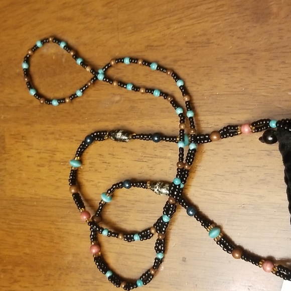 $5 ITEM. Small velvet bag with beads. MUST BUNDLE WITH OTHER ITEMS - Picture 4 of 10